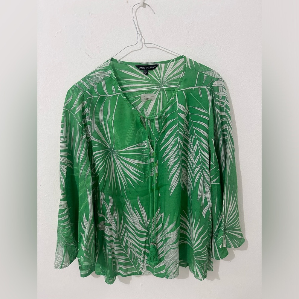 NEW NEVER USED- Beautiful Flowy Blouse - Unique Spectrum size Small